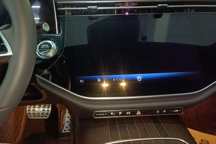 Used Mercedes-Benz E-Class New Energy 2024 E 350 e L Plug-in Hybrid Sedan Audio And AC Panel