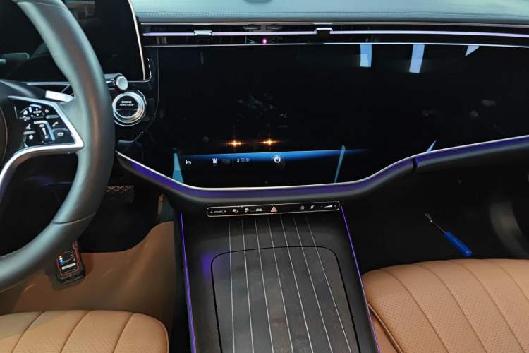 Used Mercedes-Benz E-Class New Energy 2024 E 350 e L Plug-in Hybrid Sedan Audio And AC Panel