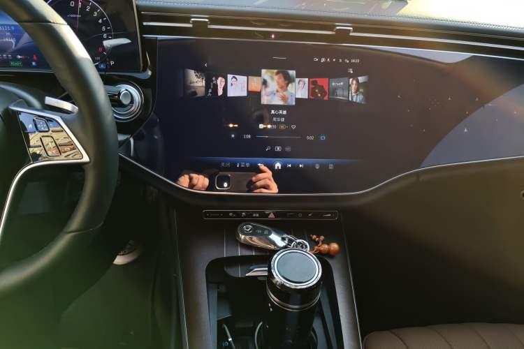 Used Mercedes-Benz E-Class New Energy 2024 E 350 e L Plug-in Hybrid Sedan Audio And AC Panel