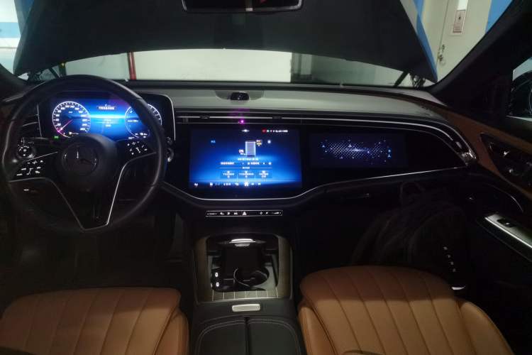 Used Mercedes-Benz E-Class New Energy 2024 E 350 e L Plug-in Hybrid Sedan Audio And AC Panel