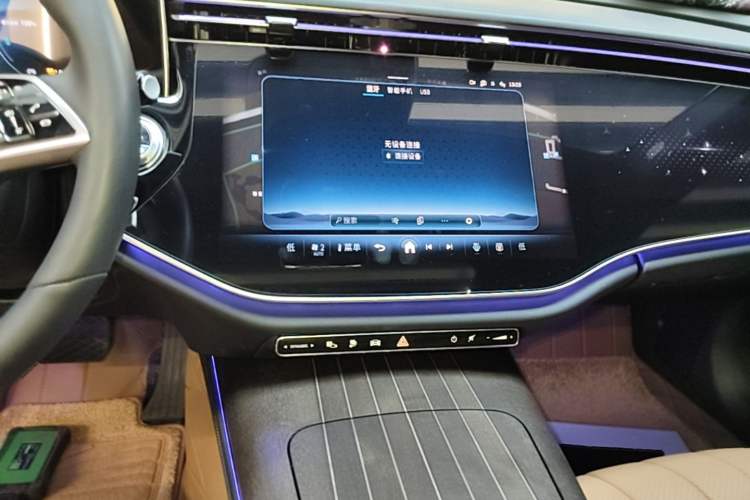 Used Mercedes-Benz E-Class New Energy 2024 E 350 e L Plug-in Hybrid Sedan Audio And AC Panel