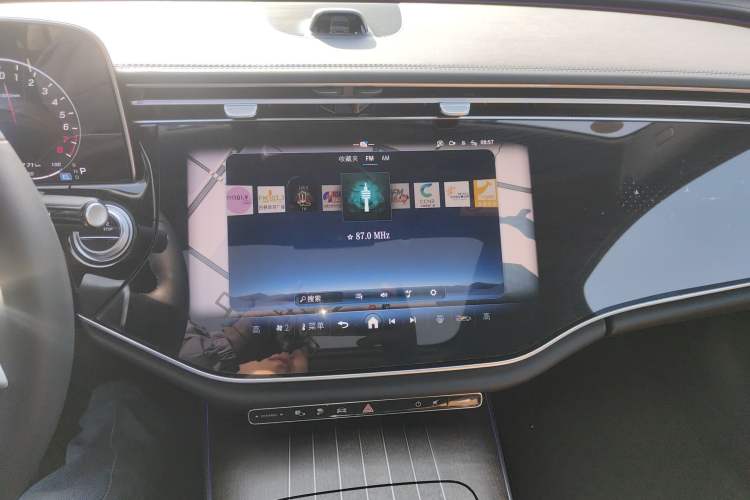 Used Mercedes-Benz E-Class New Energy 2024 E 350 e L Plug-in Hybrid Sedan Audio And AC Panel