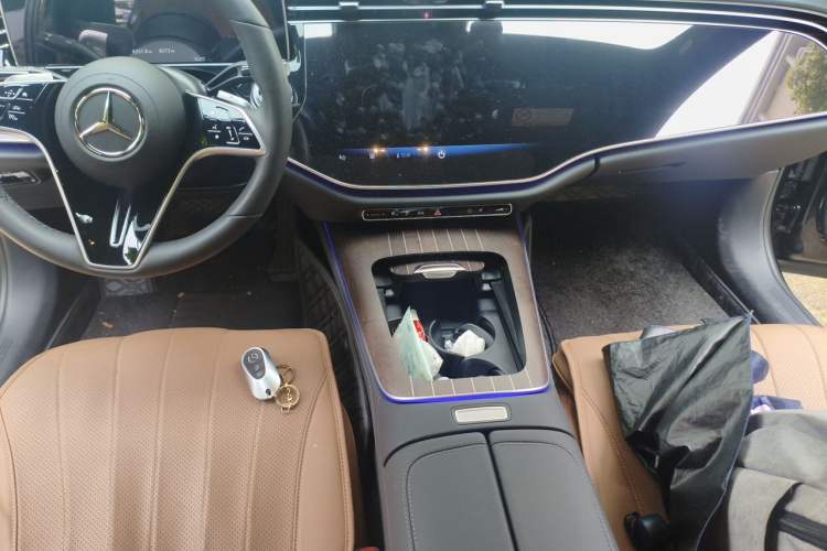 Used Mercedes-Benz E-Class New Energy 2024 E 350 e L Plug-in Hybrid Sedan Audio And AC Panel