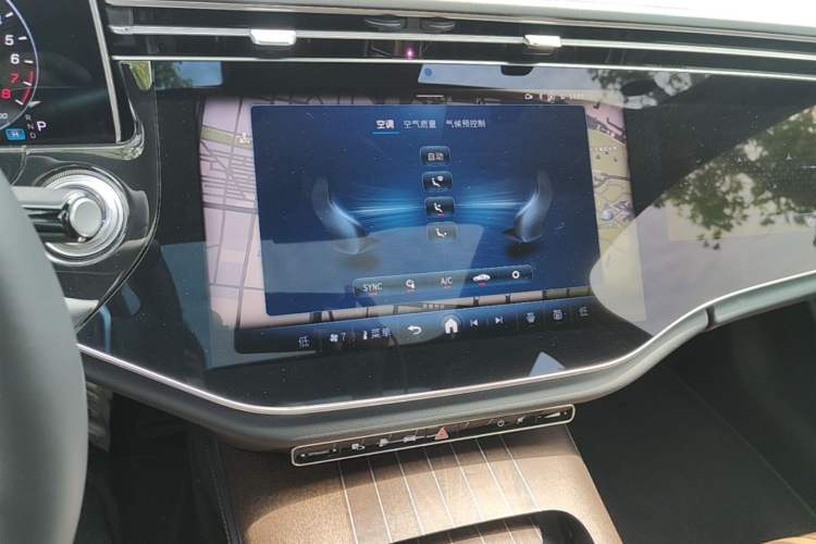 Used Mercedes-Benz E-Class New Energy 2024 E 350 e L Plug-in Hybrid Sedan Audio And AC Panel