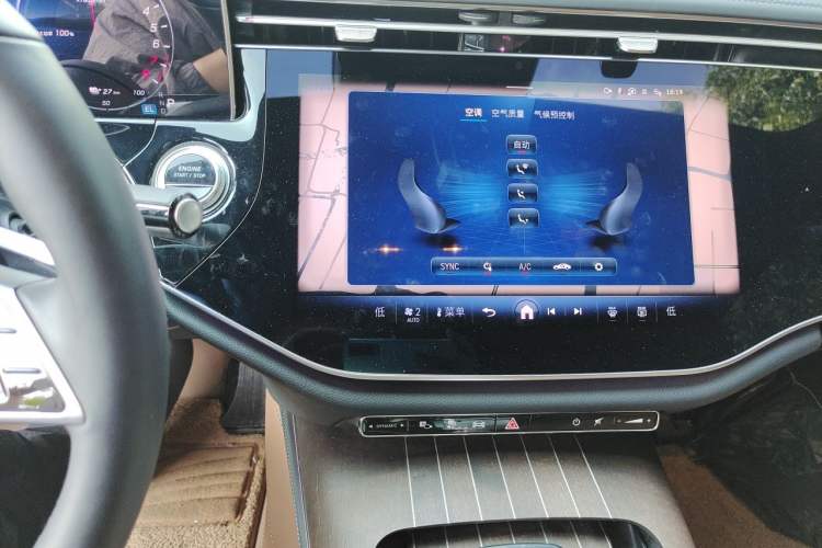 Used Mercedes-Benz E-Class New Energy 2024 E 350 e L Plug-in Hybrid Sedan Audio And AC Panel