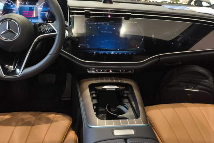 Used Mercedes-Benz E-Class New Energy 2024 E 350 e L Plug-in Hybrid Sedan Audio And AC Panel
