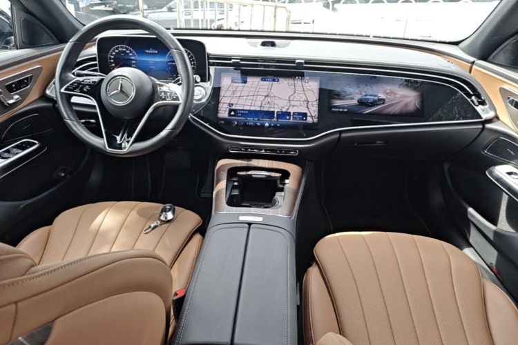 Used Mercedes-Benz E-Class New Energy 2024 E 350 e L Plug-in Hybrid Sedan Center Console