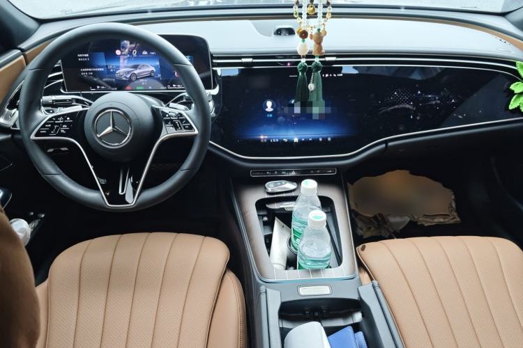 Used Mercedes-Benz E-Class New Energy 2024 E 350 e L Plug-in Hybrid Sedan Center Console