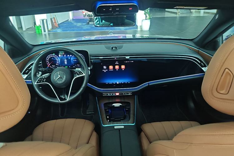 Used Mercedes-Benz E-Class New Energy 2024 E 350 e L Plug-in Hybrid Sedan Center Console