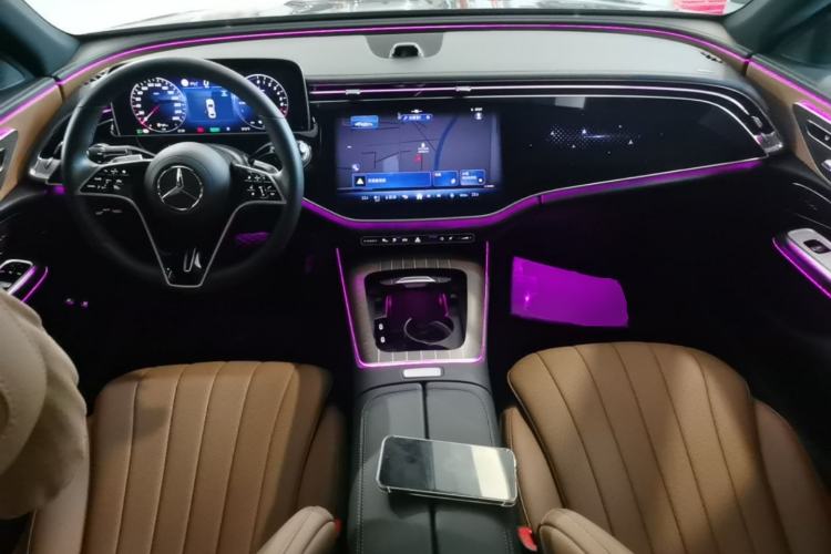 Used Mercedes-Benz E-Class New Energy 2024 E 350 e L Plug-in Hybrid Sedan Center Console
