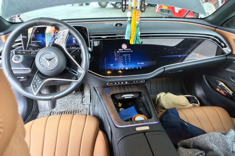 Used Mercedes-Benz E-Class New Energy 2024 E 350 e L Plug-in Hybrid Sports Sedan Center Console