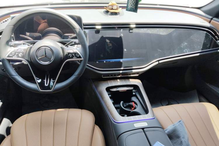 Used Mercedes-Benz E-Class New Energy 2024 E 350 e L Plug-in Hybrid Sedan Center Console