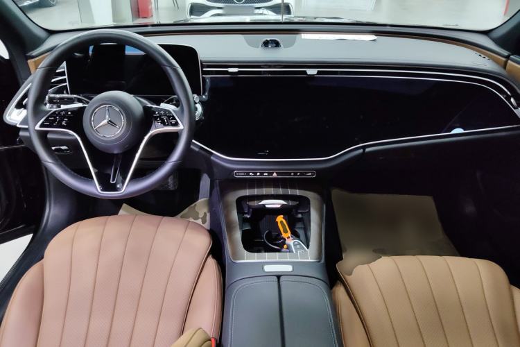 Used Mercedes-Benz E-Class New Energy 2024 E 350 e L Plug-in Hybrid Sedan Center Console