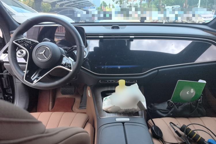 Used Mercedes-Benz E-Class New Energy 2024 E 350 e L Plug-in Hybrid Sedan Center Console