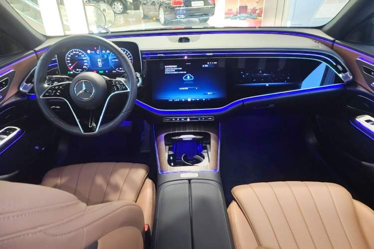 Used Mercedes-Benz E-Class New Energy 2024 E 350 e L Plug-in Hybrid Sedan Center Console