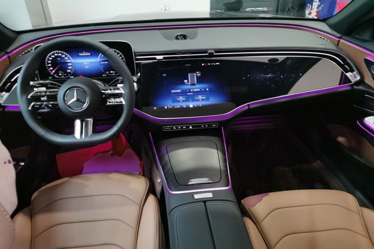 Used Mercedes-Benz E-Class New Energy 2024 E 350 e L Plug-in Hybrid Sports Sedan Center Console