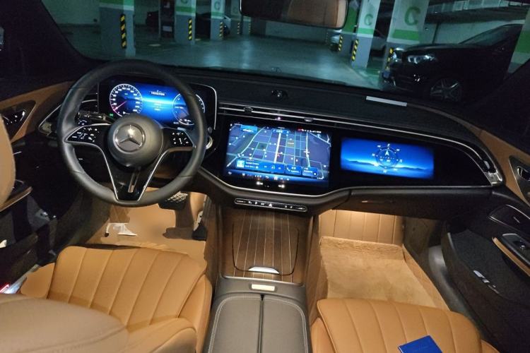 Used Mercedes-Benz E-Class New Energy 2024 E 350 e L Plug-in Hybrid Sedan Center Console