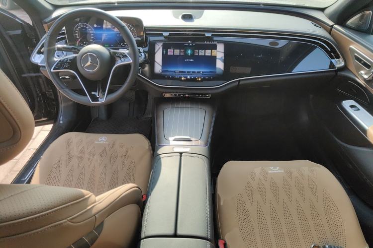 Used Mercedes-Benz E-Class New Energy 2024 E 350 e L Plug-in Hybrid Sedan Center Console
