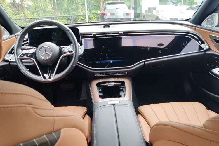 Used Mercedes-Benz E-Class New Energy 2024 E 350 e L Plug-in Hybrid Sedan Center Console