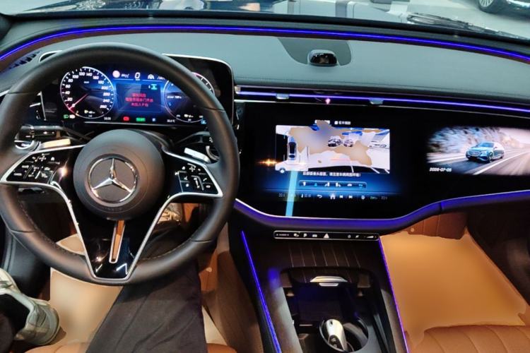 Used Mercedes-Benz E-Class New Energy 2024 E 350 e L Plug-in Hybrid Sedan Center Console