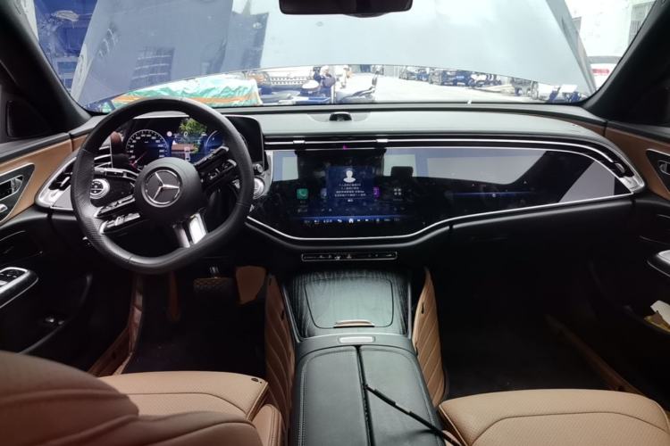 Used Mercedes-Benz E-Class New Energy 2024 E 350 e L Plug-in Hybrid Sedan Center Console