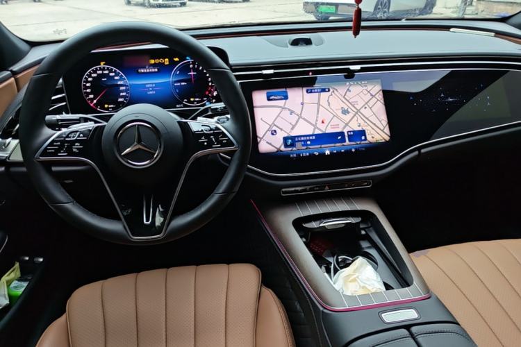 Used Mercedes-Benz E-Class New Energy 2024 E 350 e L Plug-in Hybrid Sedan Center Console