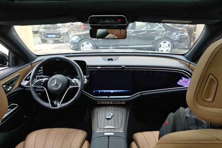 Used Mercedes-Benz E-Class New Energy 2024 E 350 e L Plug-in Hybrid Sedan Center Console