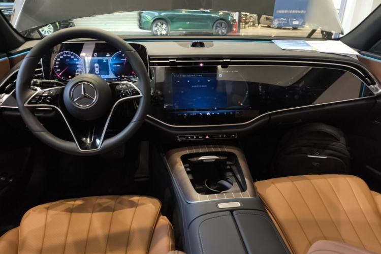 Used Mercedes-Benz E-Class New Energy 2024 E 350 e L Plug-in Hybrid Sedan Center Console