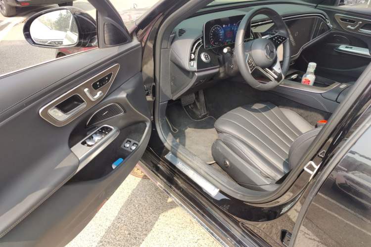 Used Mercedes-Benz E-Class New Energy 2024 E 350 e L Plug-in Hybrid Sedan Driver Seat