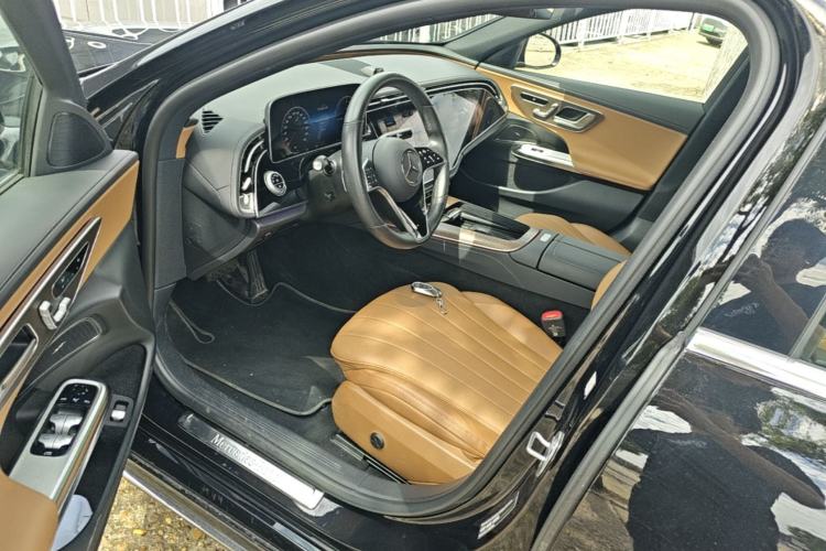 Used Mercedes-Benz E-Class New Energy 2024 E 350 e L Plug-in Hybrid Sedan Driver Seat