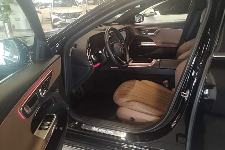 Used Mercedes-Benz E-Class New Energy 2024 E 350 e L Plug-in Hybrid Sedan Driver Seat