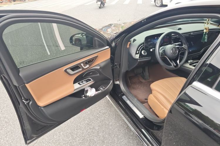 Used Mercedes-Benz E-Class New Energy 2024 E 350 e L Plug-in Hybrid Sedan Driver Seat
