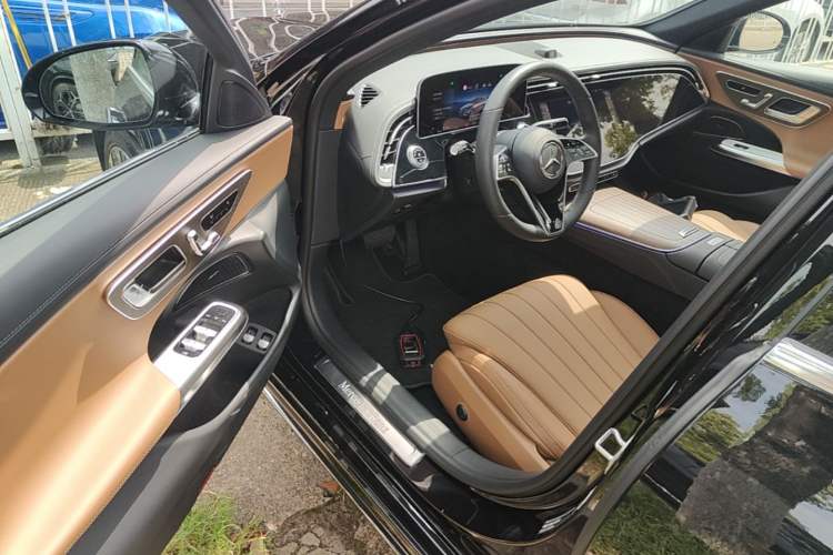 Used Mercedes-Benz E-Class New Energy 2024 E 350 e L Plug-in Hybrid Sedan Driver Seat