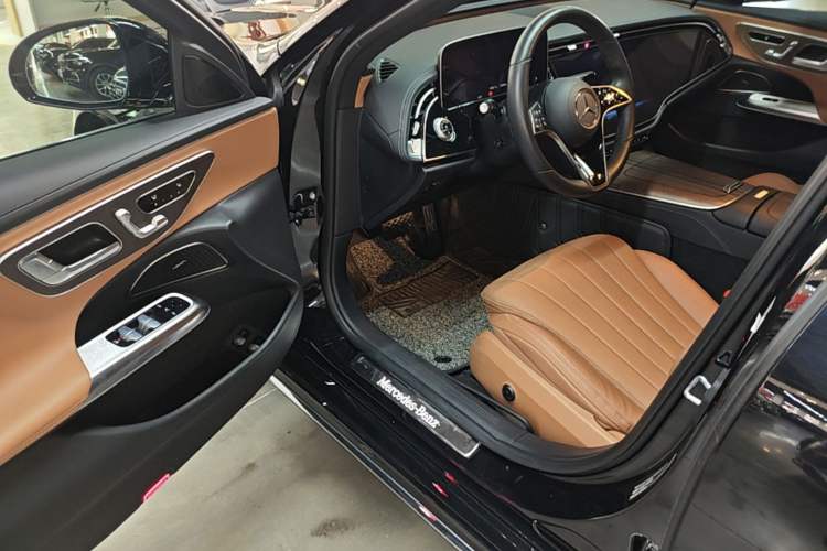 Used Mercedes-Benz E-Class New Energy 2024 E 350 e L Plug-in Hybrid Sedan Driver Seat