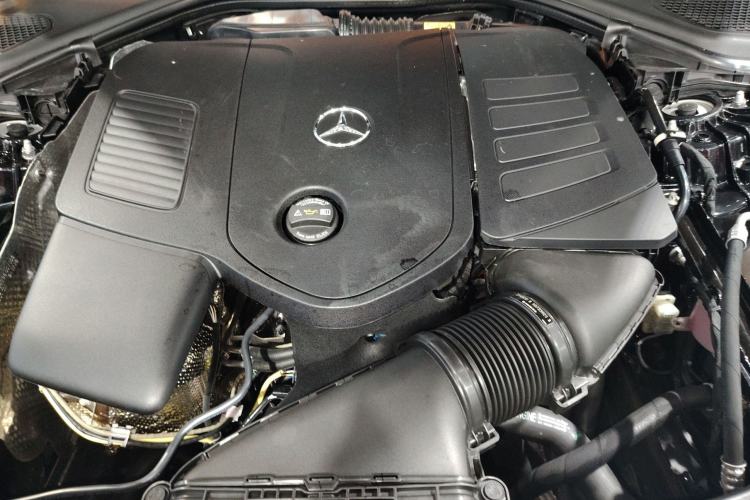 Used Mercedes-Benz E-Class New Energy 2024 E 350 e L Plug-in Hybrid Sedan Engine Bay