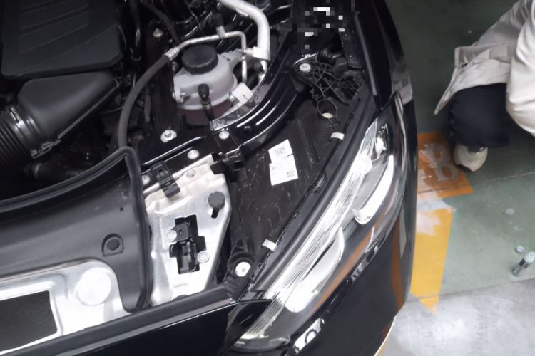 Used Mercedes-Benz E-Class New Energy 2024 E 350 e L Plug-in Hybrid Sedan Engine Bay Left