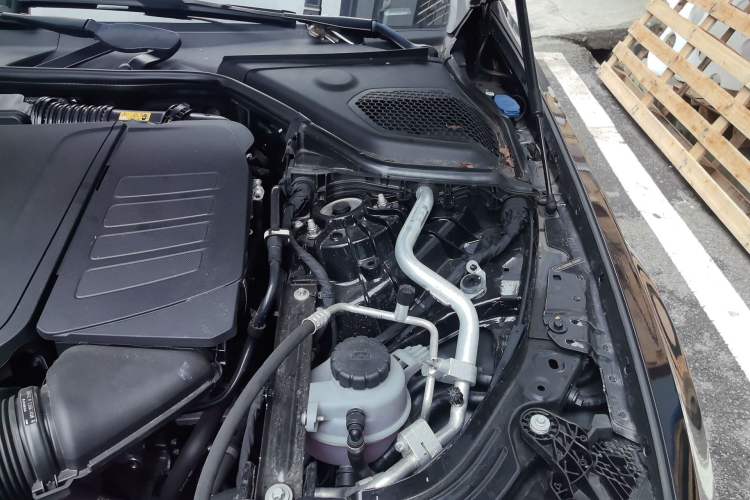Used Mercedes-Benz E-Class New Energy 2024 E 350 e L Plug-in Hybrid Sedan Engine Bay Left