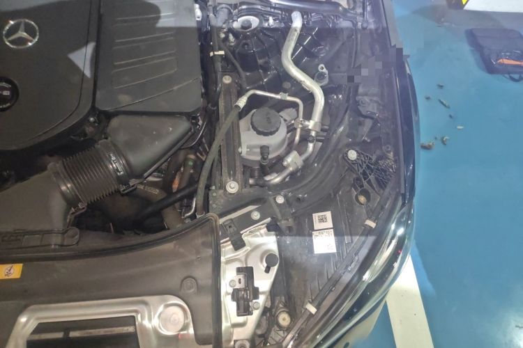 Used Mercedes-Benz E-Class New Energy 2024 E 350 e L Plug-in Hybrid Sedan Engine Bay Left