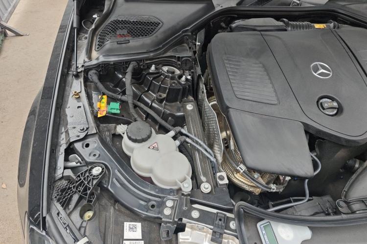 Used Mercedes-Benz E-Class New Energy 2024 E 350 e L Plug-in Hybrid Sedan Engine Bay Right