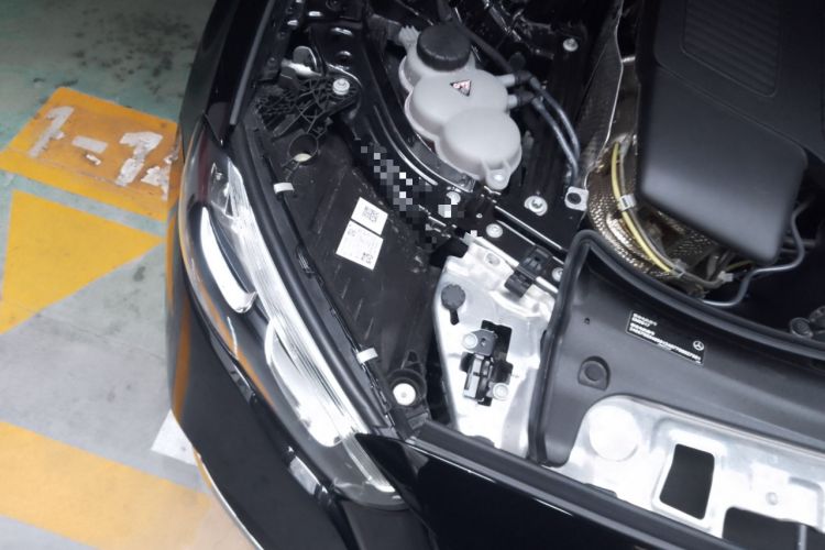 Used Mercedes-Benz E-Class New Energy 2024 E 350 e L Plug-in Hybrid Sedan Engine Bay Right