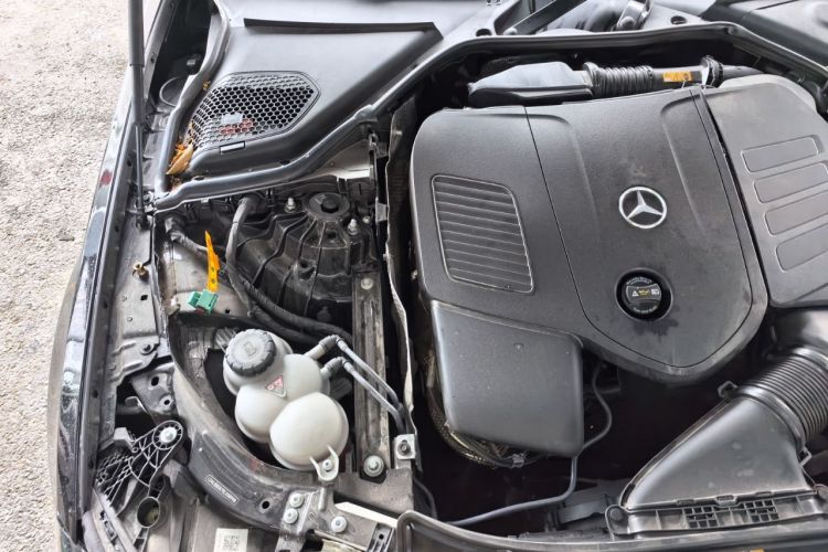 Used Mercedes-Benz E-Class New Energy 2024 E 350 e L Plug-in Hybrid Sports Sedan Engine Bay Right