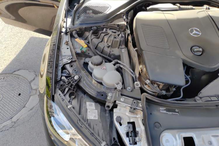 Used Mercedes-Benz E-Class New Energy 2024 E 350 e L Plug-in Hybrid Sedan Engine Bay Right