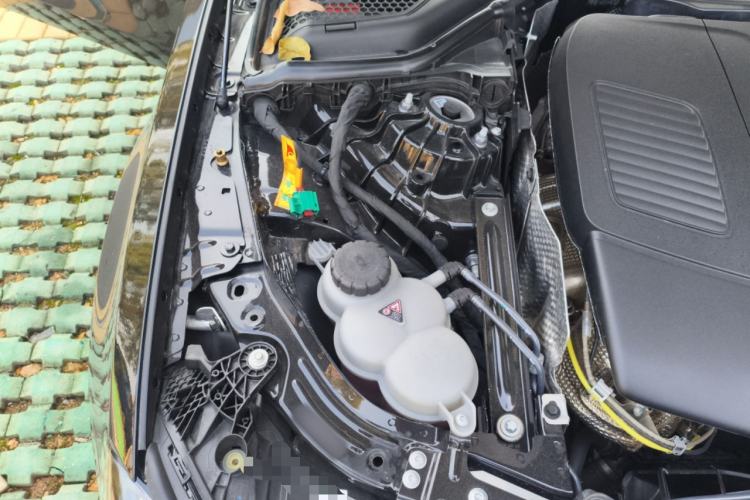 Used Mercedes-Benz E-Class New Energy 2024 E 350 e L Plug-in Hybrid Sedan Engine Bay Right