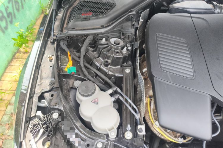 Used Mercedes-Benz E-Class New Energy 2024 E 350 e L Plug-in Hybrid Sedan Engine Bay Right