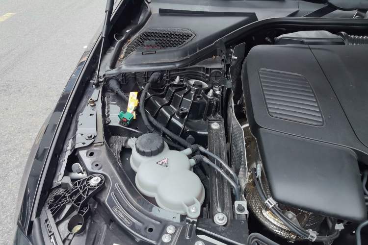 Used Mercedes-Benz E-Class New Energy 2024 E 350 e L Plug-in Hybrid Sedan Engine Bay Right