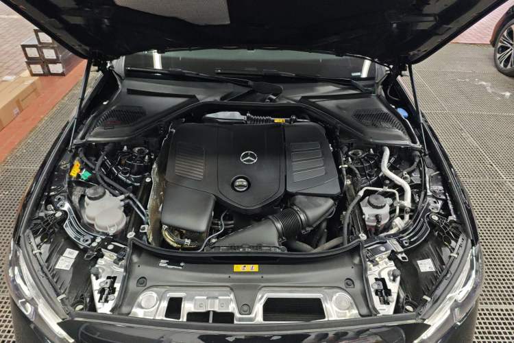 Used Mercedes-Benz E-Class New Energy 2024 E 350 e L Plug-in Hybrid Sedan Engine Bay