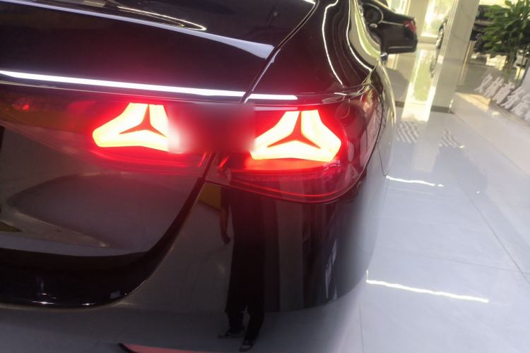 Used Mercedes-Benz E-Class New Energy 2024 E 350 e L Plug-in Hybrid Sedan Exterior 1