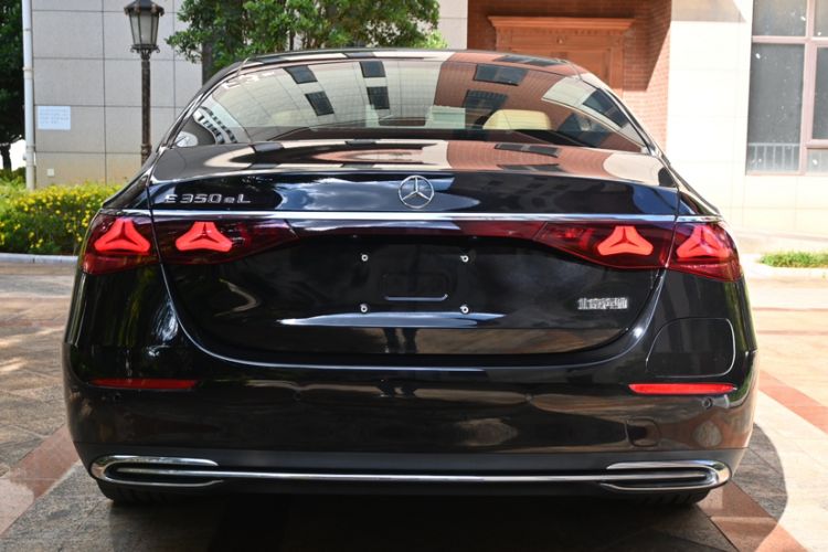 Used Mercedes-Benz E-Class New Energy 2024 E 350 e L Plug-in Hybrid Sedan Exterior 1