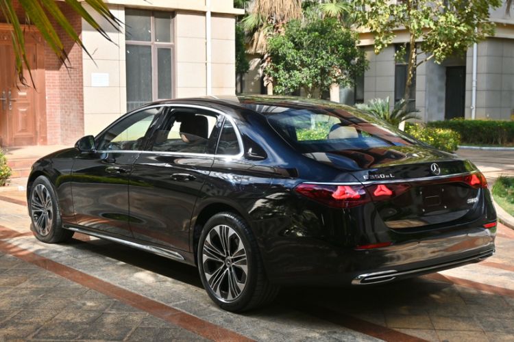 Used Mercedes-Benz E-Class New Energy 2024 E 350 e L Plug-in Hybrid Sedan Exterior 11