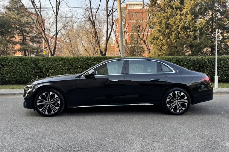 Used Mercedes-Benz E-Class New Energy 2024 E 350 e L Plug-in Hybrid Sedan Exterior 2